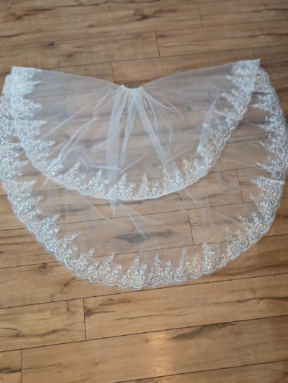 David's Bridal White Two Tier Lace Tulle Embellished Bridal Veil - Picture 11 of 17